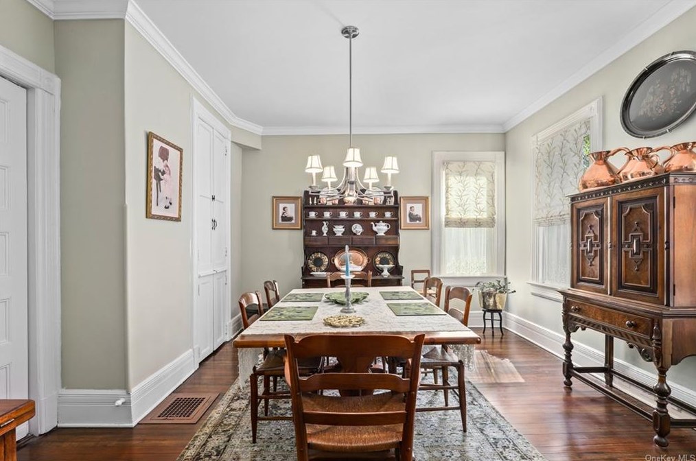 48 Bedford Rd, Katonah NY  10536-2119 exterior