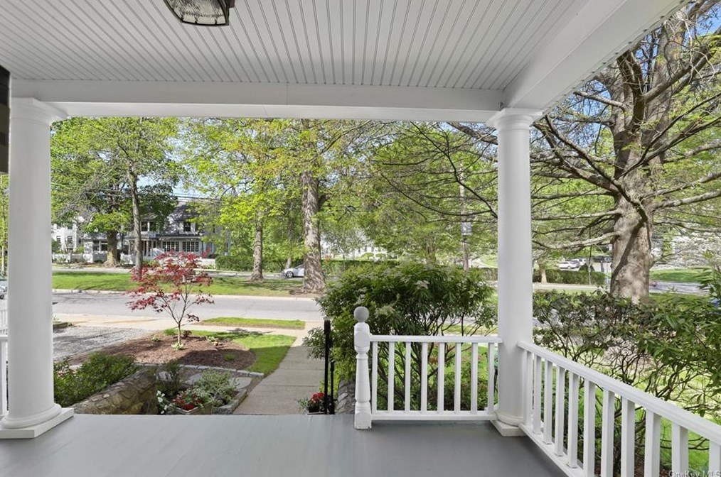 48 Bedford Rd, Katonah NY  10536-2119 exterior