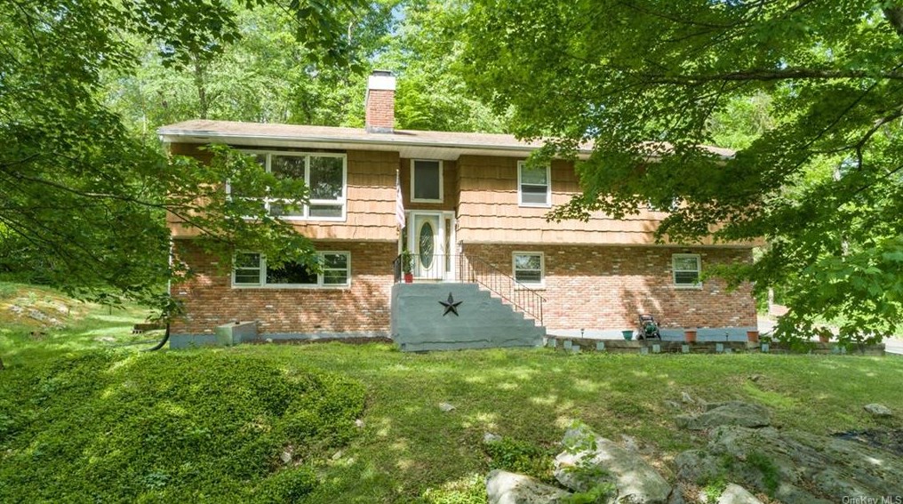 181 Schrade Rd, Kent Lakes, NY 10512-3066