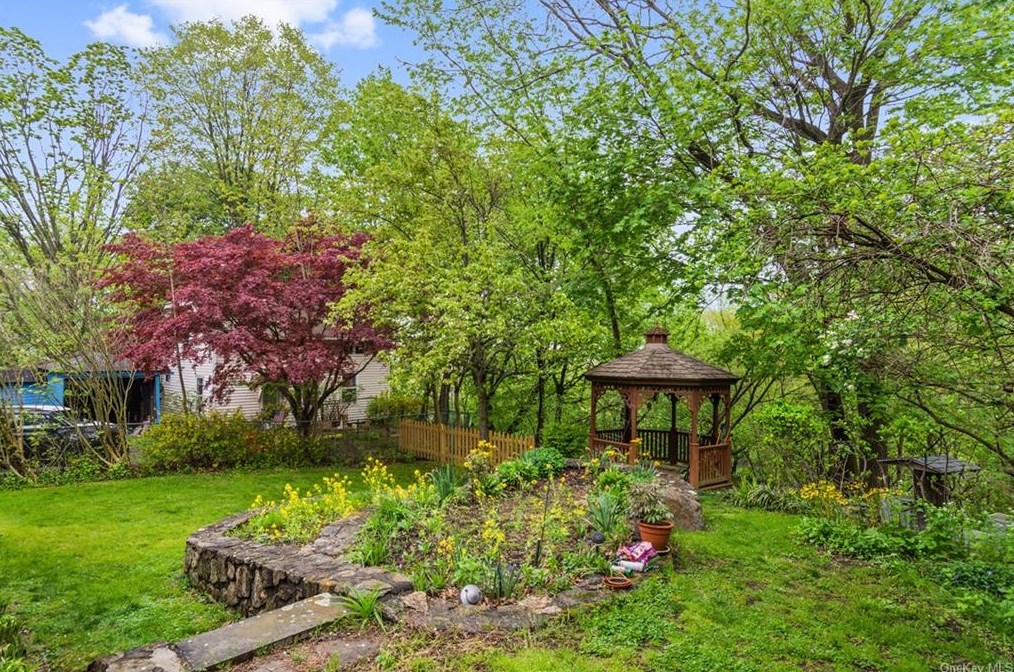 51 Van Wyck St, Croton On Hudson NY  10520-2525 exterior