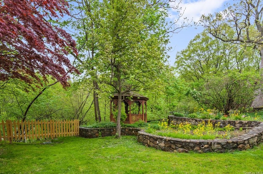 51 Van Wyck St, Croton On Hudson NY  10520-2525 exterior