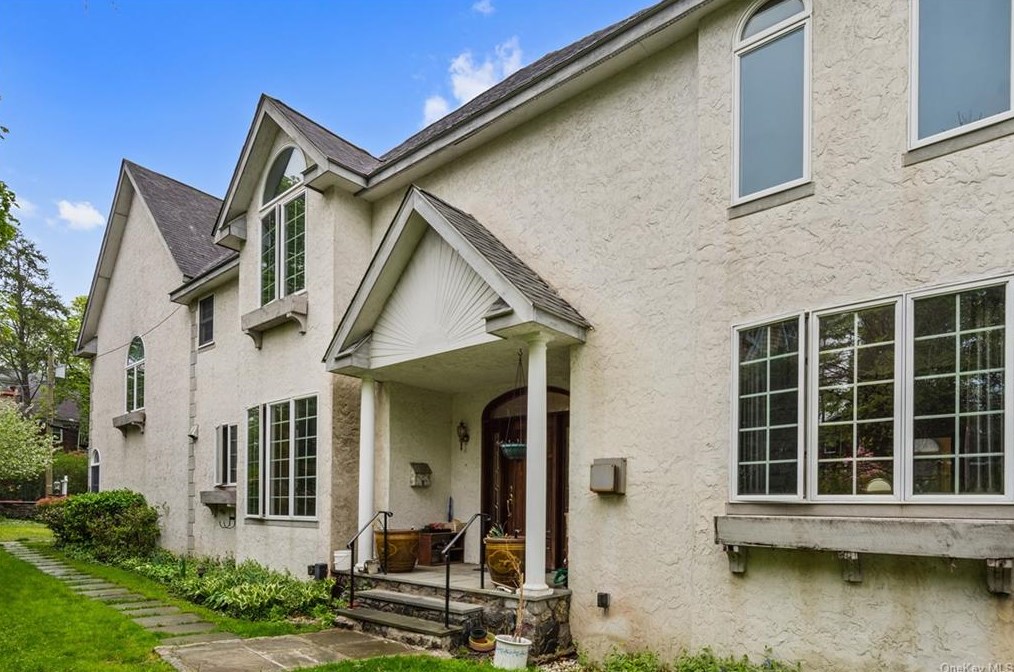 51 Van Wyck St, Croton On Hudson NY  10520-2525 exterior