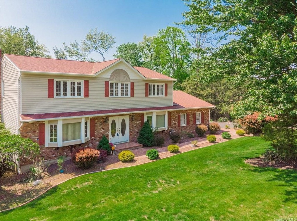 216 Waters Edge, Valley Cottage, NY 10989