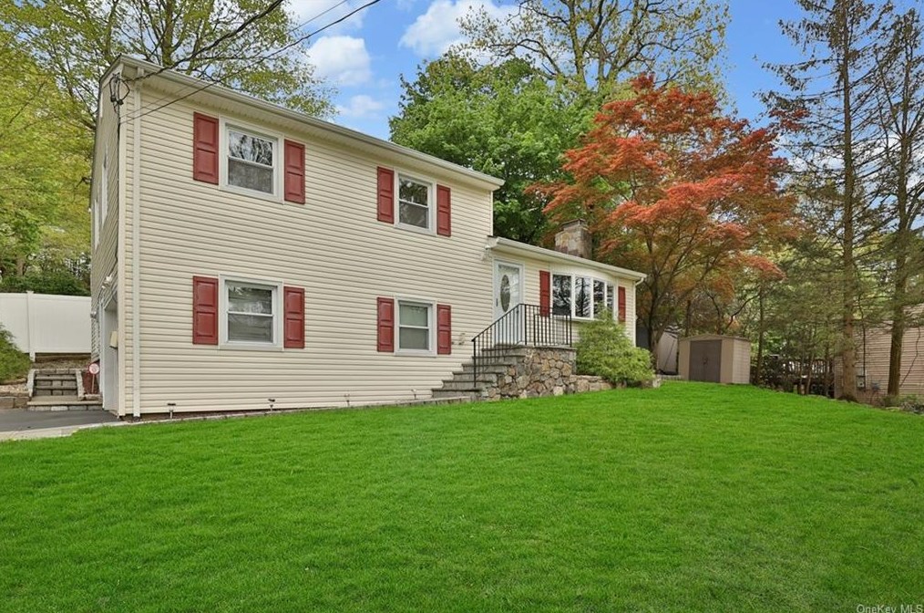 660 Linda Ave, Thornwood, NY 10594