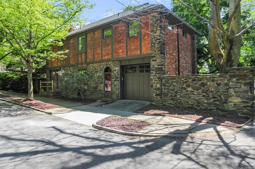 130 Old Post Rd, Croton On Hudson, NY 10520-1934