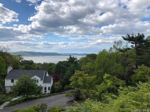 39 Appleton Pl, Dobbs Ferry, NY 10522-2908