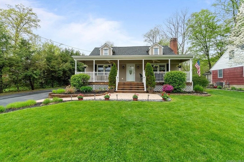 9 Shady Ln, Newburgh, NY 12550-2635