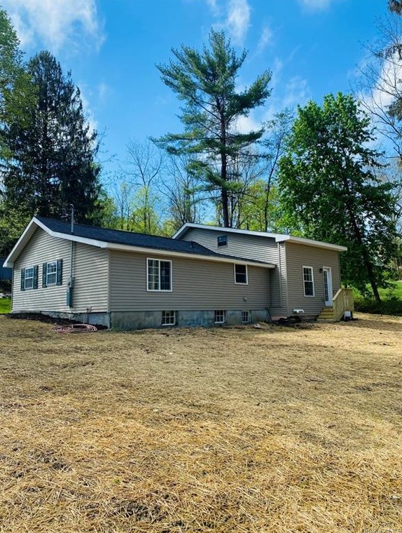 18 Pampas Ln, Newburgh, NY 12550