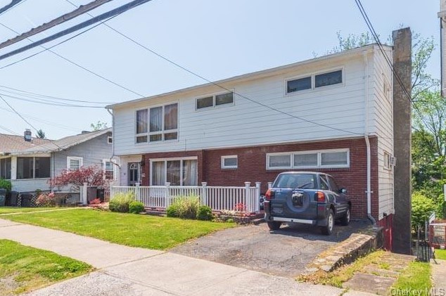 205 Prospect St, Newburgh, NY 12550-3749