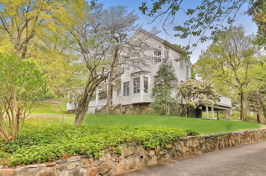 1804 Crawford Rd, Mohegan Lake, NY 10547
