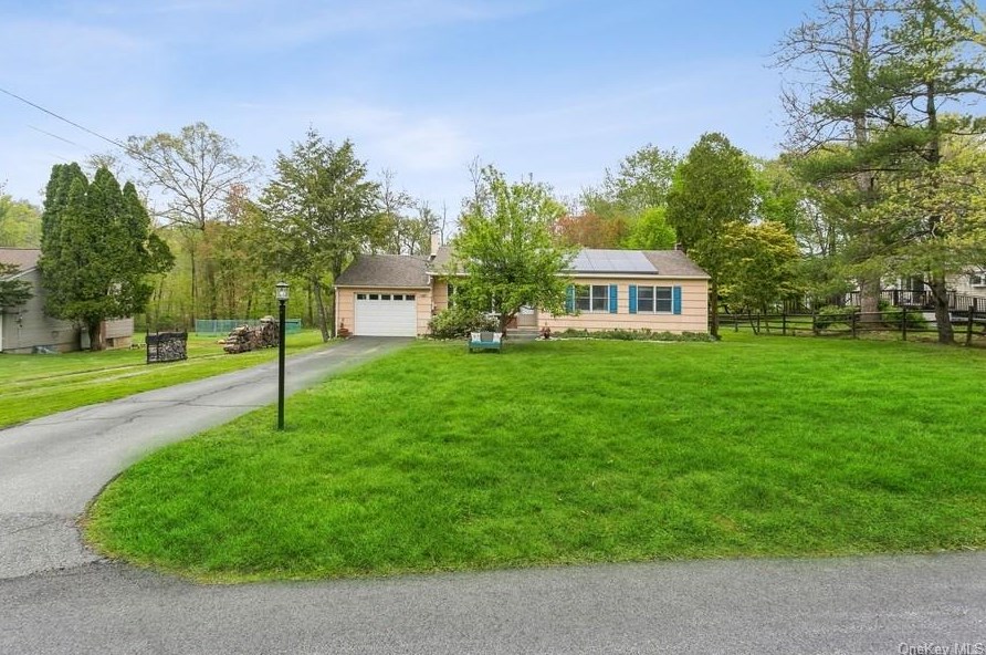 898 Holyoke Rd, Yorktown Hgts, NY 10598