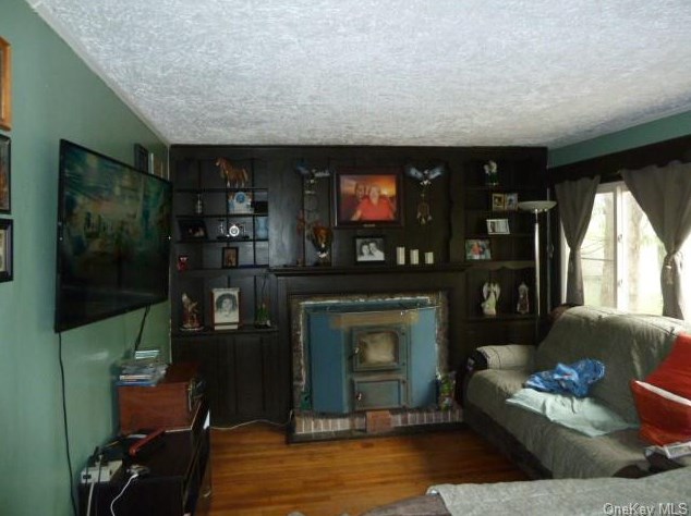 2 Tuxedo Rd, Kent Lakes, NY 10512-5233