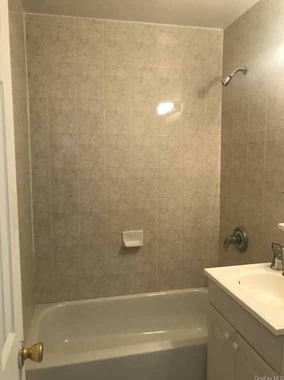 286 Balcom Ave #3, Bronx, NY 10465