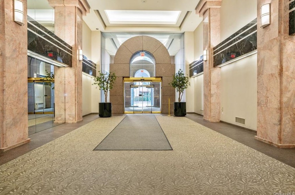 4 Martine Ave Apt 816, White Plains, NY 10606