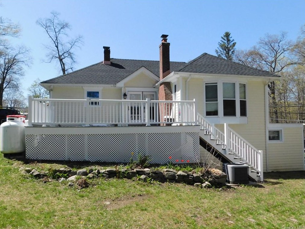 123 Plank Rd, Newburgh, NY 12550-2122