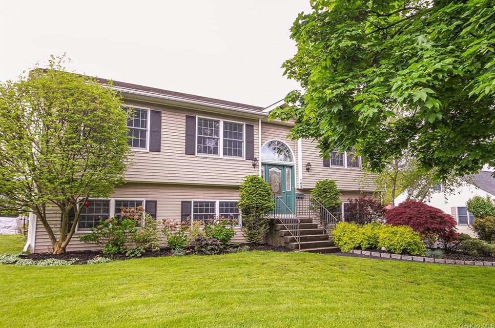 162 3rd St, Buchanan, NY 10511