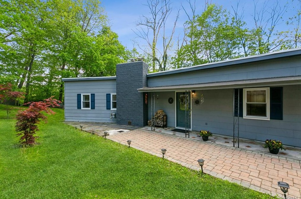 18 Stanley Ave, Crotonville, NY 10562