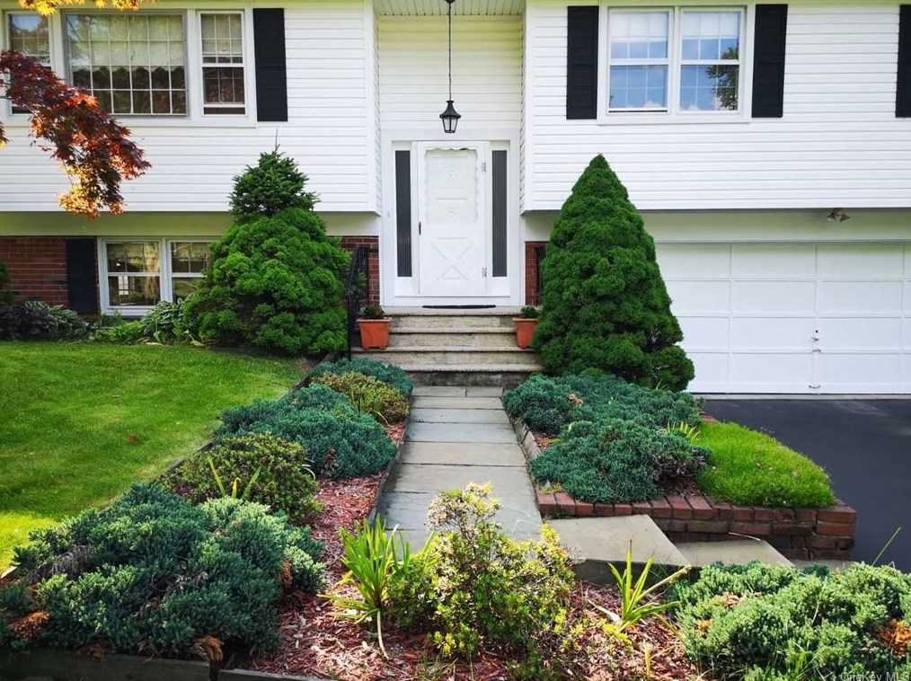 8 Brookside Pl, Pleasantville, NY 10570