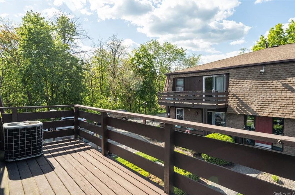 41 New Holland Vlg, Nanuet, NY 10954-2438
