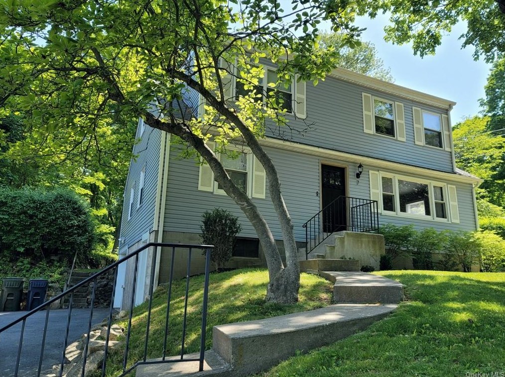 7 Senior Ave, Mahopac, NY 10541