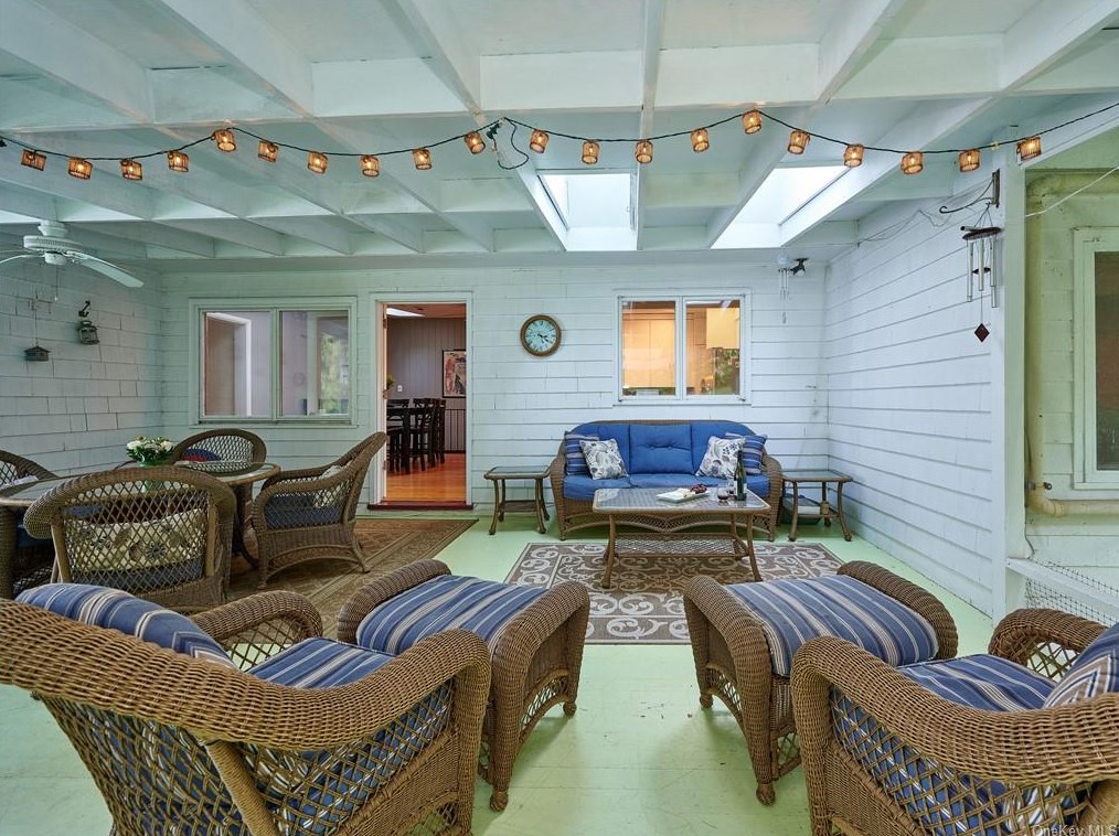 1059 Quaker Bridge Rd, Croton On Hudson NY  10520-3513 exterior