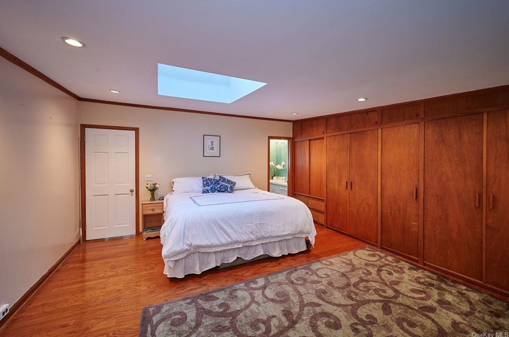 1059 Quaker Bridge Rd, Croton On Hudson NY  10520-3513 exterior