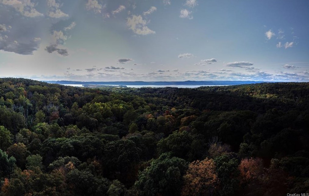 1059 Quaker Bridge Rd, Croton On Hudson NY  10520-3513 exterior