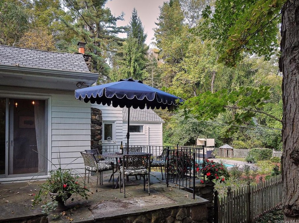 1059 Quaker Bridge Rd, Croton On Hudson NY  10520-3513 exterior