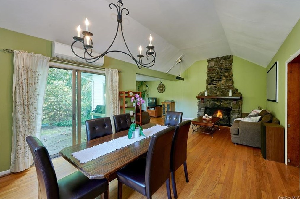 1059 Quaker Bridge Rd, Croton On Hudson NY  10520-3513 exterior