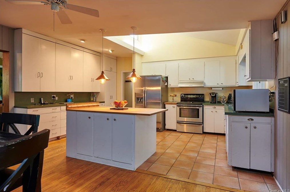 1059 Quaker Bridge Rd, Croton On Hudson NY  10520-3513 exterior