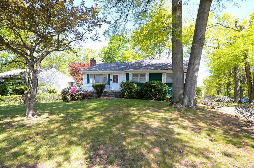 25 Harmony Rd, Chestnut Ridge, NY 10977