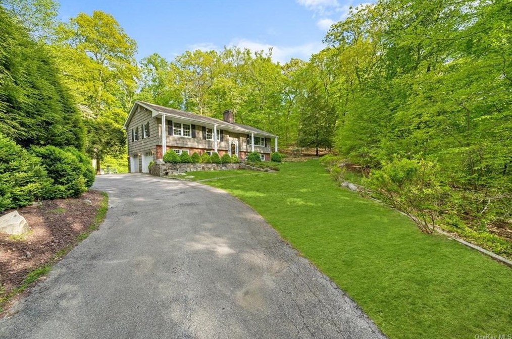 12 Upper Shad Rd, Scotts Corners, NY 10576