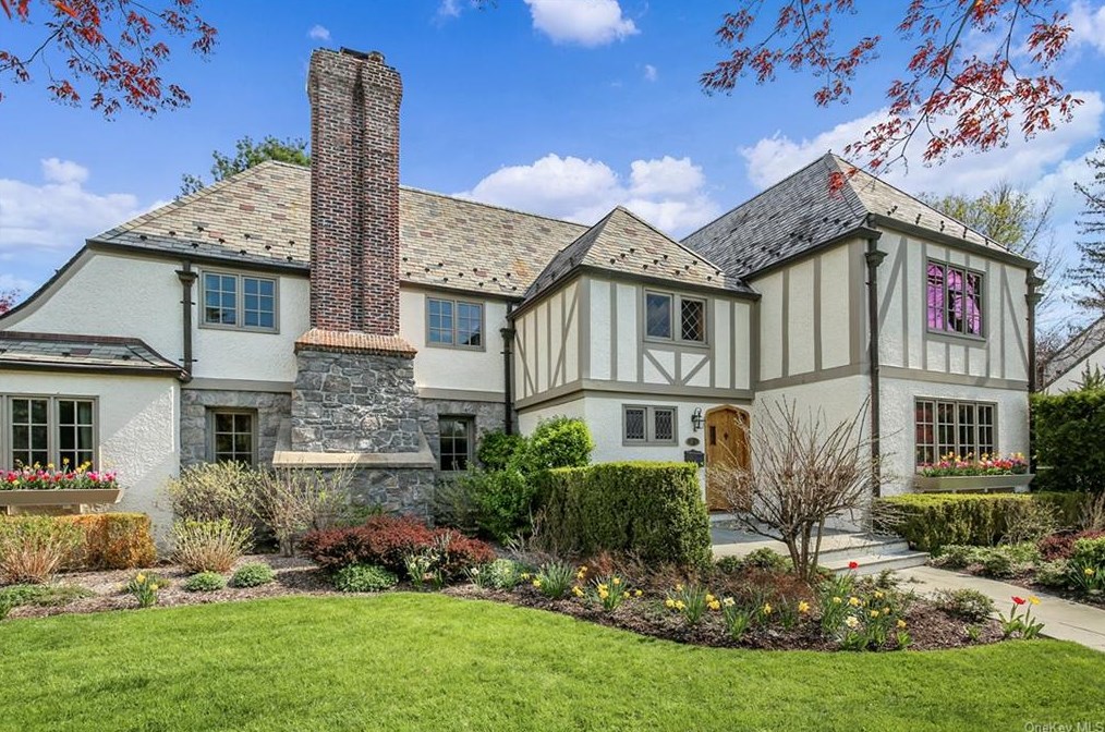 23 Chesterfield Rd, Scarsdale, NY 10583-2205
