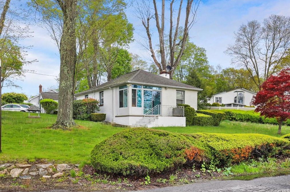1 Rosedale Rd, Kent Lakes, NY 10512-6556