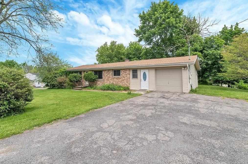 15 Truex Dr, Newburgh, NY 12553-5204