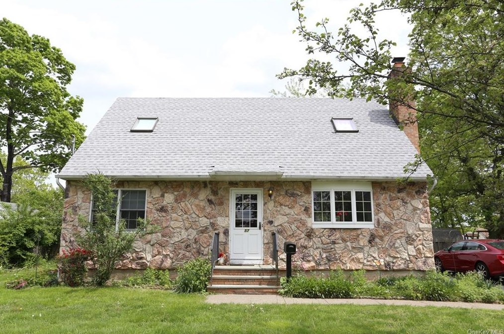 57 S Conger Ave N, Congers, NY 10920