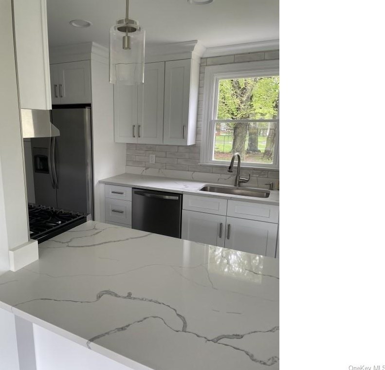 12 Ria Dr, White Plains, NY 10605