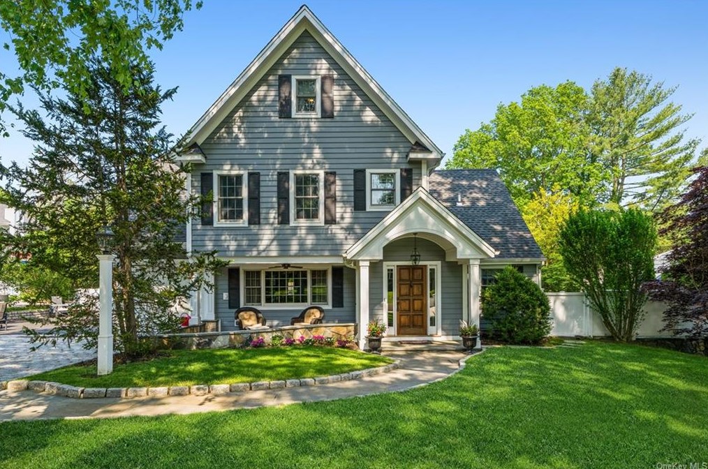 220 Guion Dr, Mamaroneck, NY 10543-4019