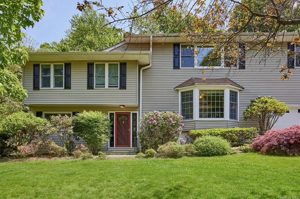 15 Hillview Dr, Pleasantville, NY 10570