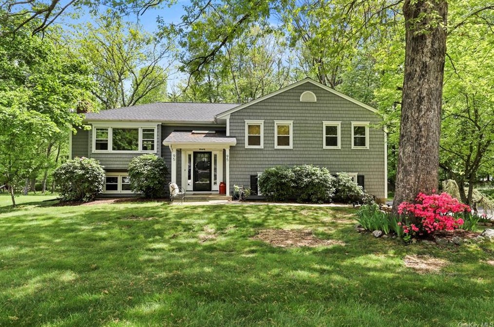 95 Stonewall Ct, Yorktown Hgts, NY 10598