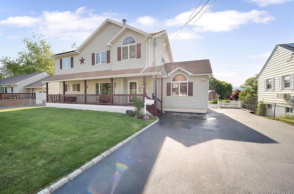 19 Elm St, Garnerville, NY 10923