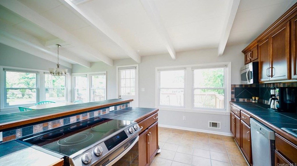 3539 Katrina Dr, Yorktown Hgts, NY 10598