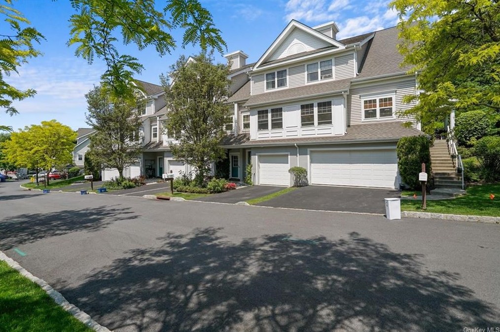 129 Underhill Ln, Peekskill, NY 10566-6926