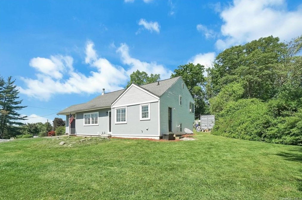 16 Laurie Rd, Cortlandt Manor, NY 10567-1412