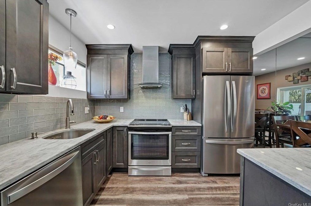 10 Waterview Est, Peekskill NY  10566-4437 exterior