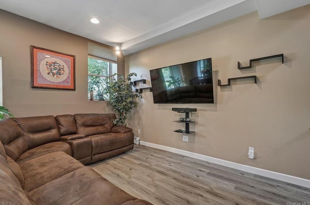 10 Waterview Est, Peekskill NY  10566-4437 exterior