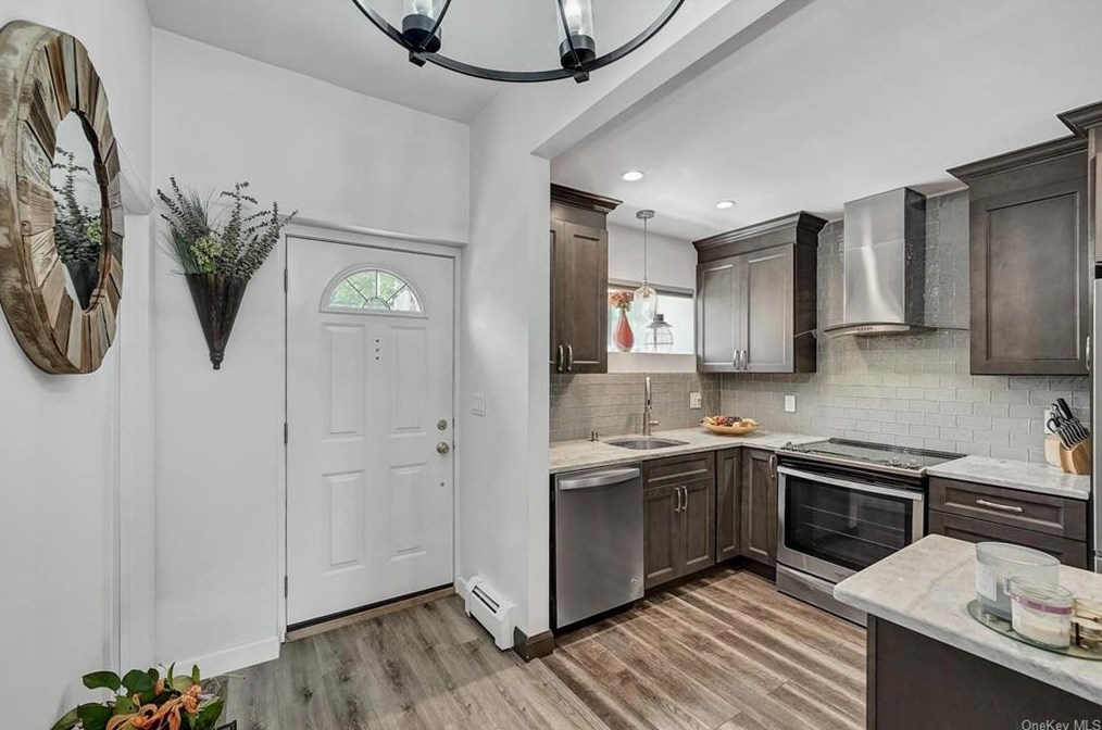 10 Waterview Est, Peekskill NY  10566-4437 exterior