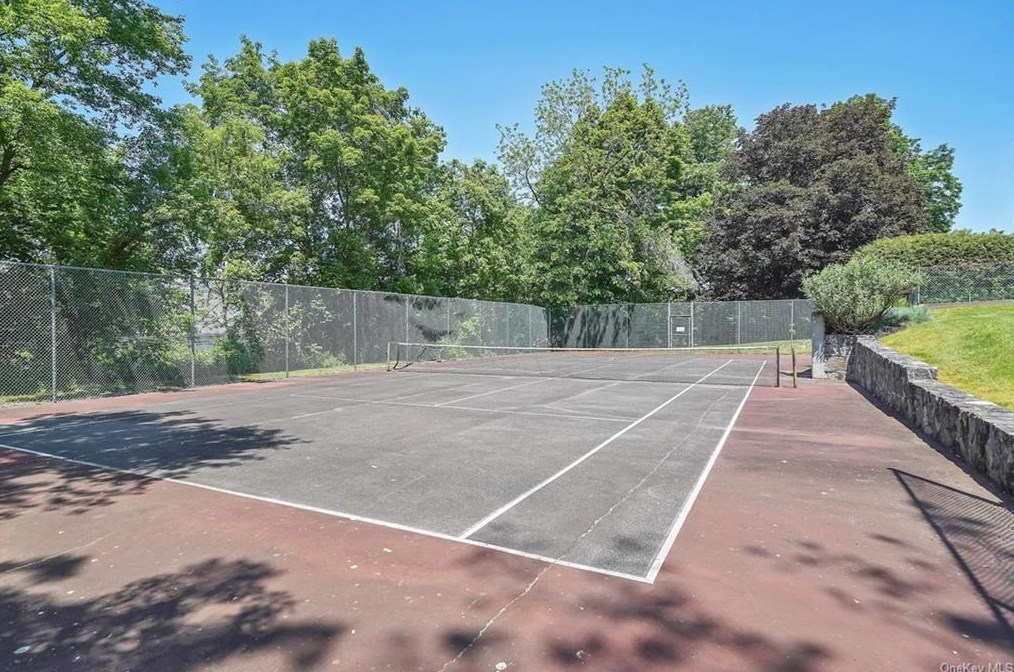 10 Waterview Est, Peekskill NY  10566-4437 exterior