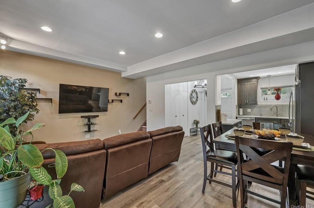 10 Waterview Est, Peekskill NY  10566-4437 exterior