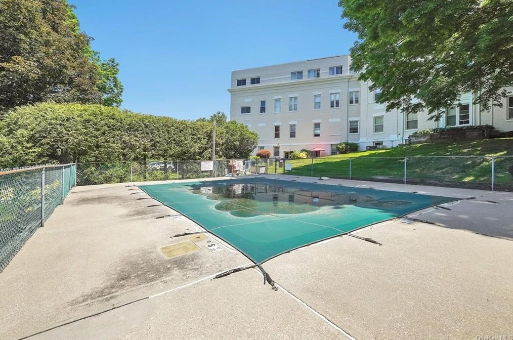 10 Waterview Est, Peekskill NY  10566-4437 exterior